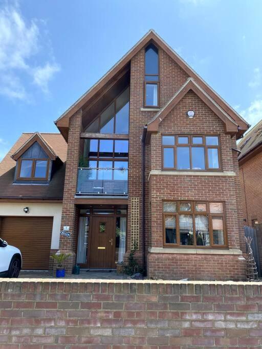 Stylish Contemporary Seaside Holiday Home With 5 Bedrooms, Sea View, Parking And Ev Point Herne Bay Exterior foto