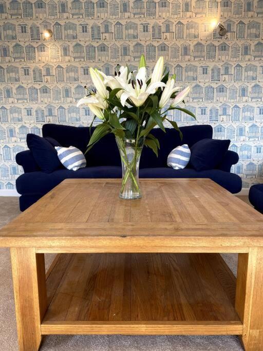 Stylish Contemporary Seaside Holiday Home With 5 Bedrooms, Sea View, Parking And Ev Point Herne Bay Exterior foto