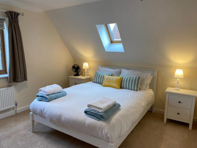 Stylish Contemporary Seaside Holiday Home With 5 Bedrooms, Sea View, Parking And Ev Point Herne Bay Exterior foto